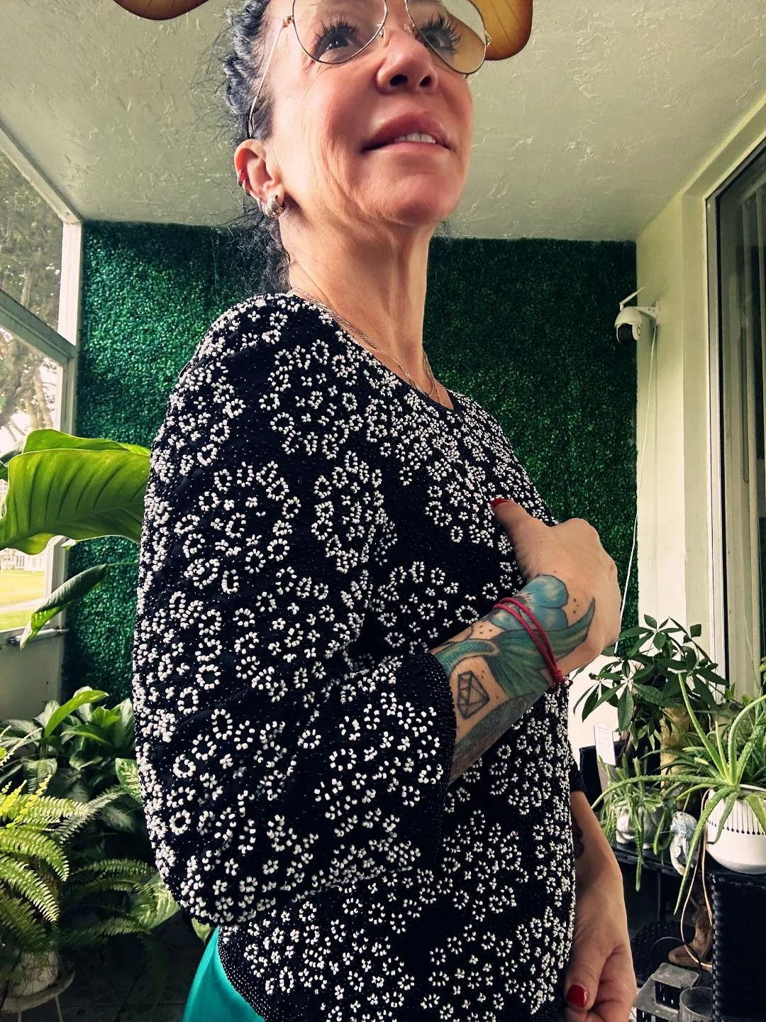 Papell Floral Sequined Black and White Beaded Cropped Top Blouse Cocktail Wedding Nye