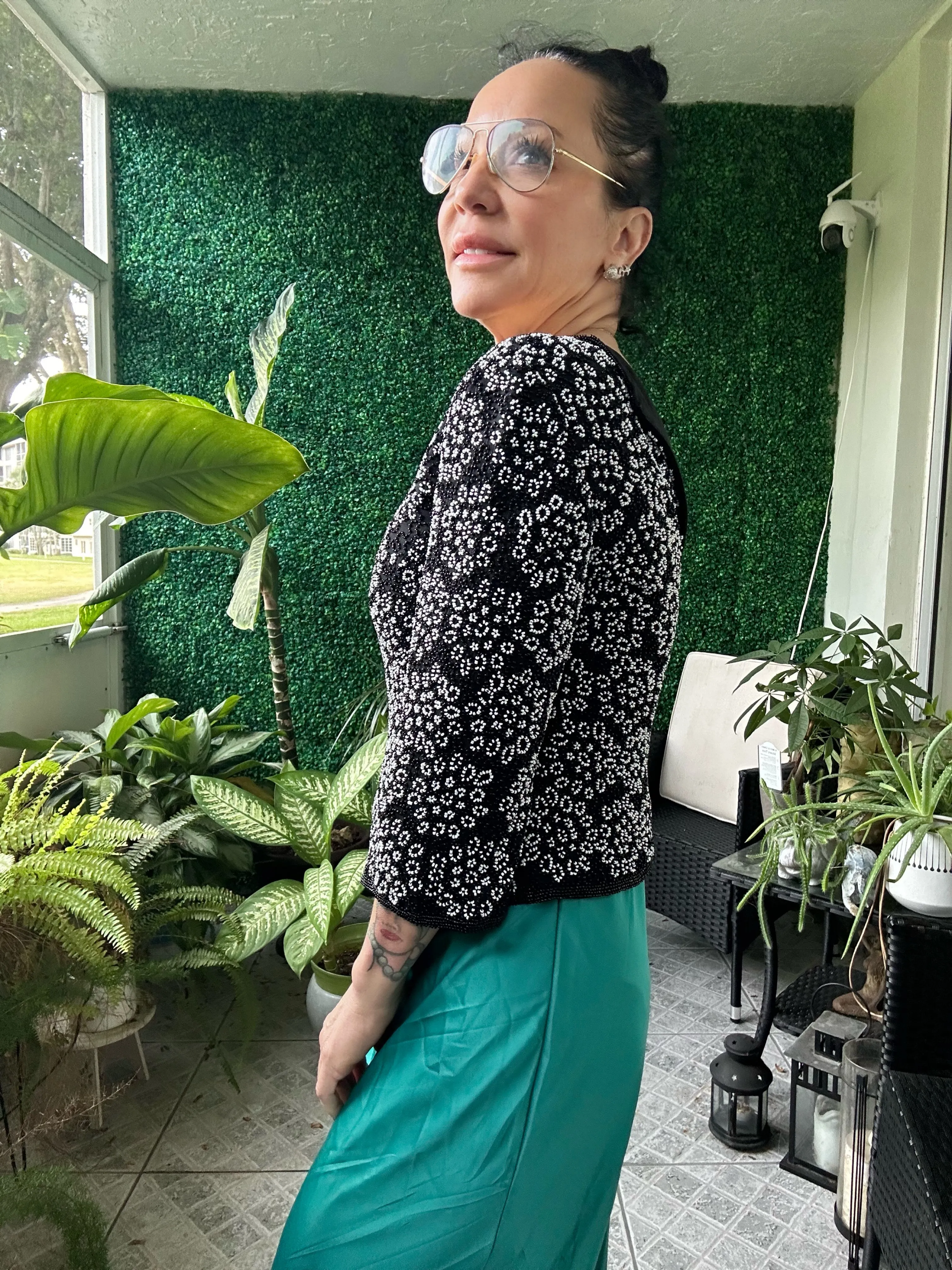 Papell Floral Sequined Black and White Beaded Cropped Top Blouse Cocktail Wedding Nye