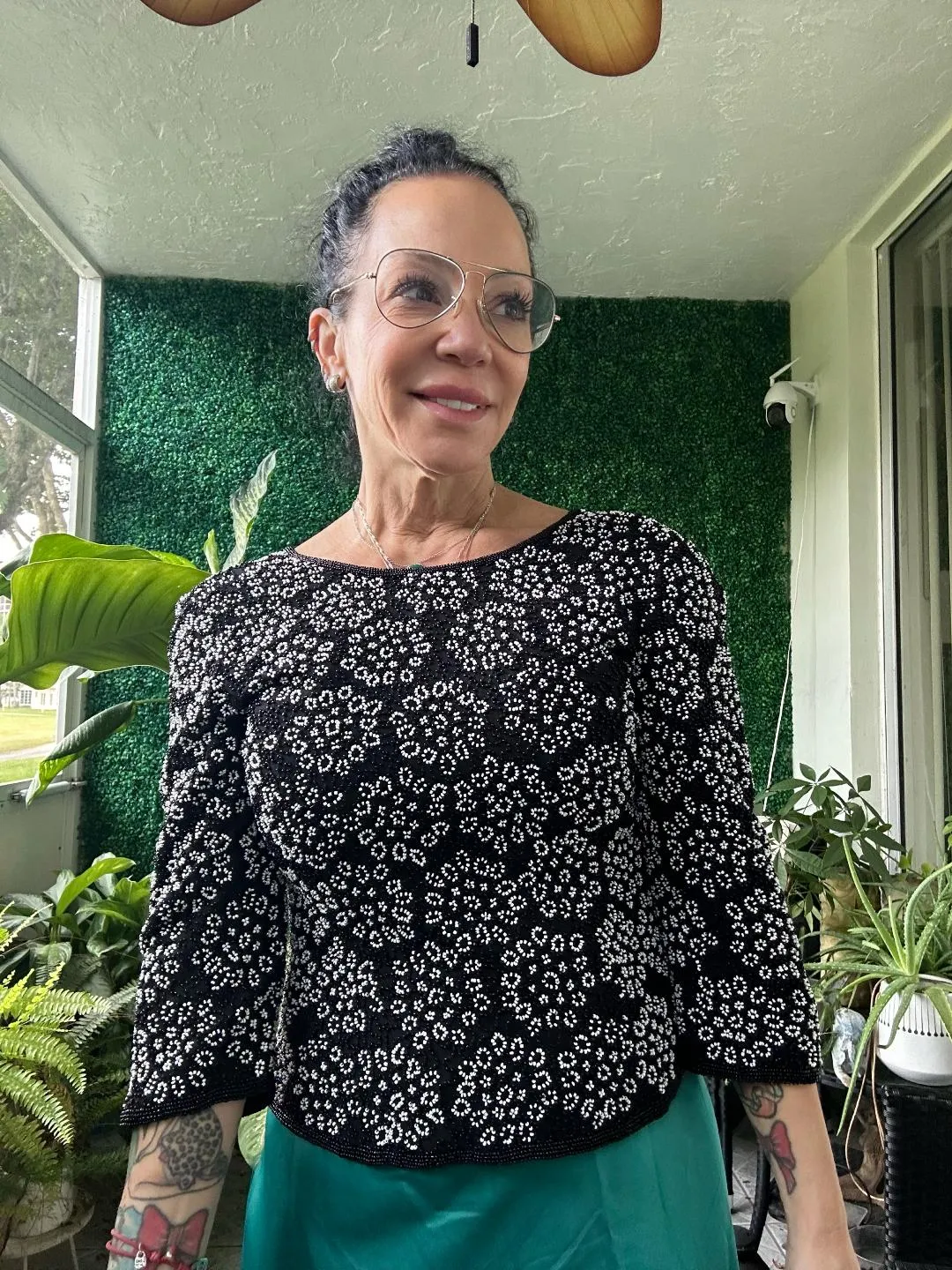 Papell Floral Sequined Black and White Beaded Cropped Top Blouse Cocktail Wedding Nye